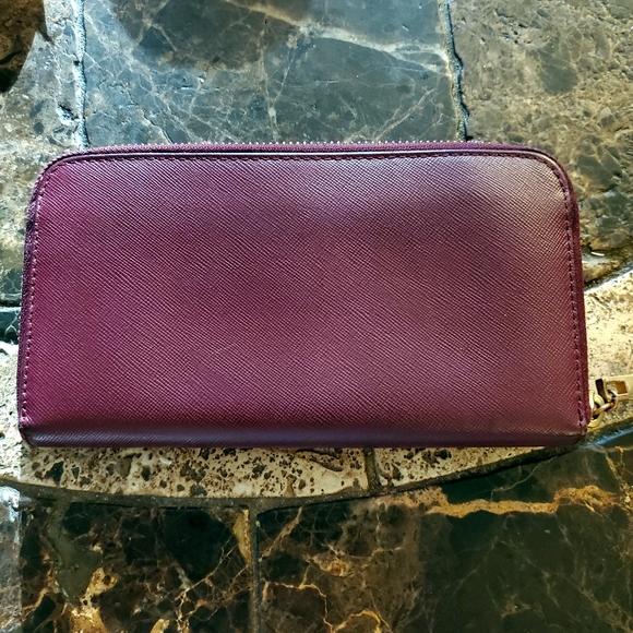Tory Burch wine zip around continental wallet with gold hardware - Picture 3 of 10